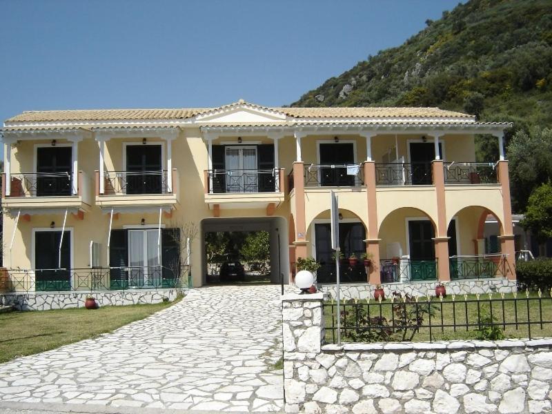 Captain Nick Aparthotel Mikros Gialos Buitenkant foto