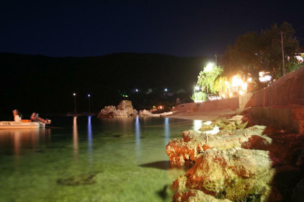 Captain Nick Aparthotel Mikros Gialos Buitenkant foto