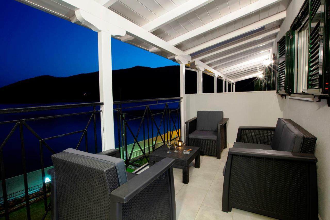 Captain Nick Aparthotel Mikros Gialos Buitenkant foto